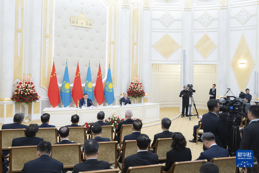 中国・カザフスタン首脳 共同記者会見を開催